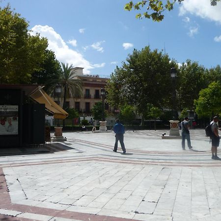 Amplio Apartamento Plaza Nueva 塞维利亚 外观 照片