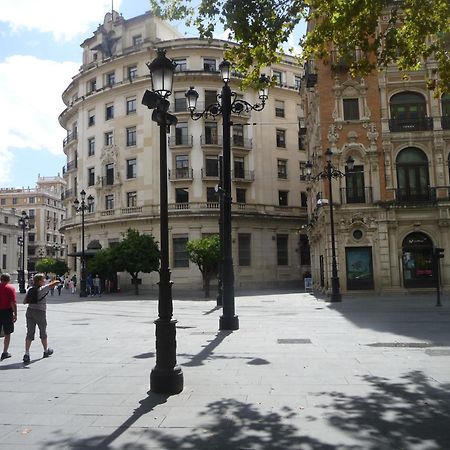 Amplio Apartamento Plaza Nueva 塞维利亚 外观 照片