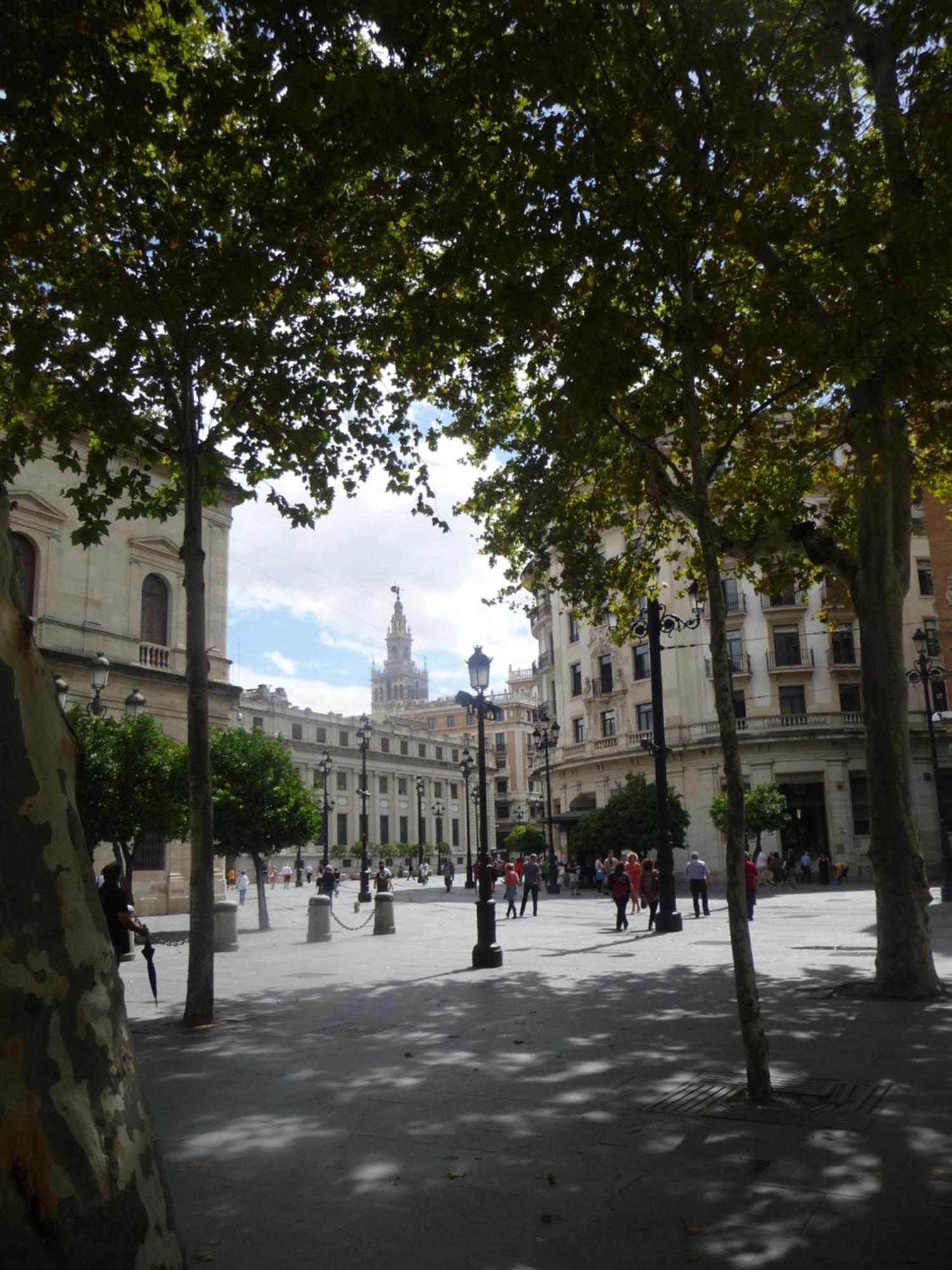 Amplio Apartamento Plaza Nueva 塞维利亚 外观 照片