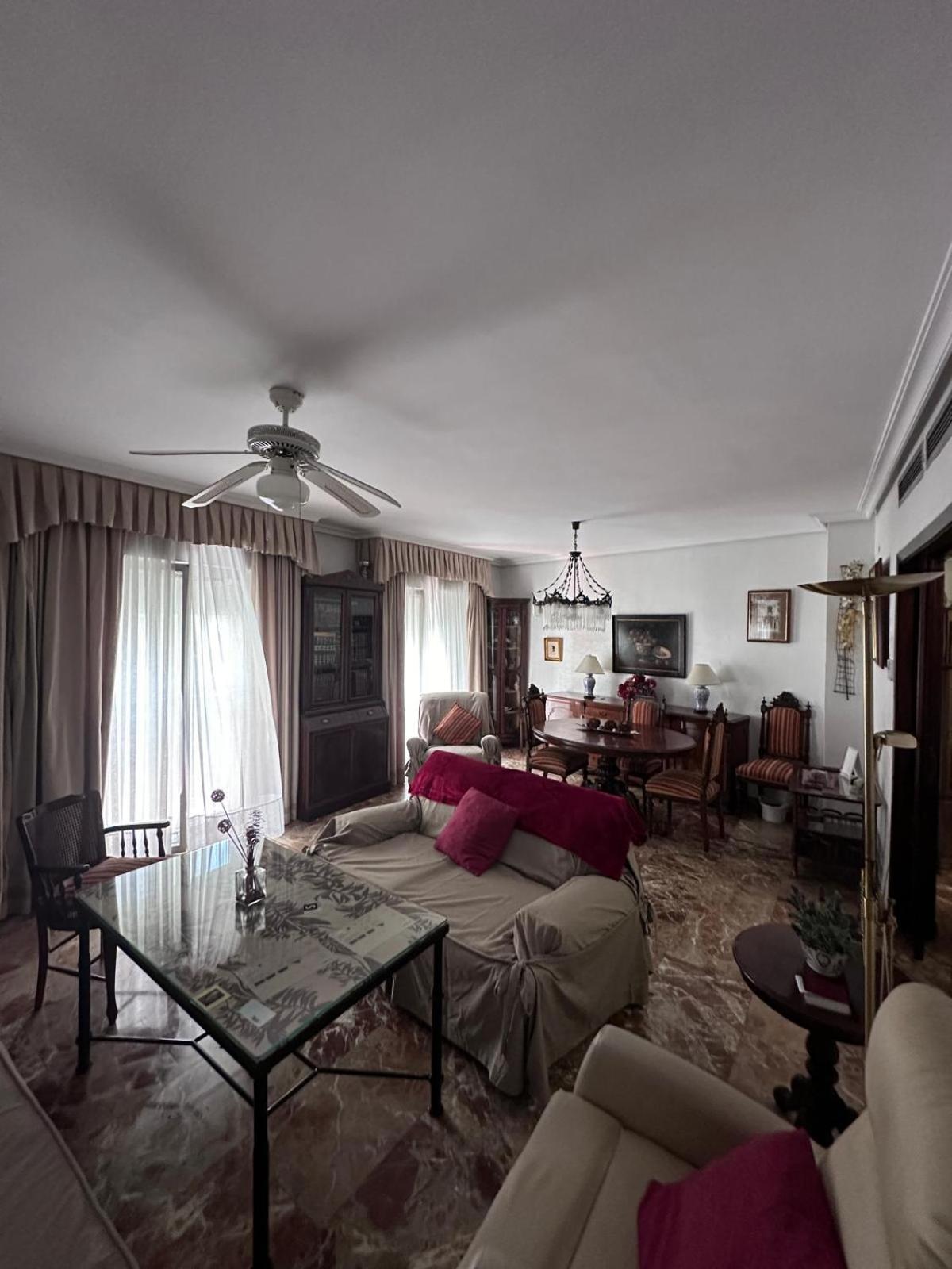 Amplio Apartamento Plaza Nueva 塞维利亚 外观 照片